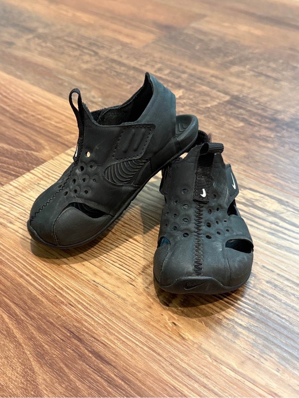 Toddler Nike Sunrays - size 5